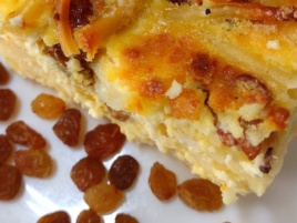 Budincă de Macaroane cu Brânză și Stafide